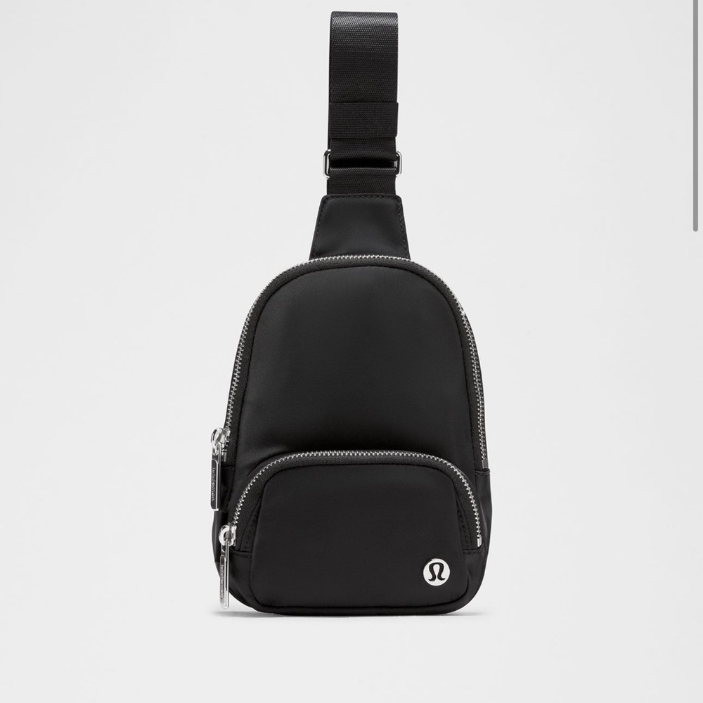 Lululemon Everywhere 2L Sling Bag